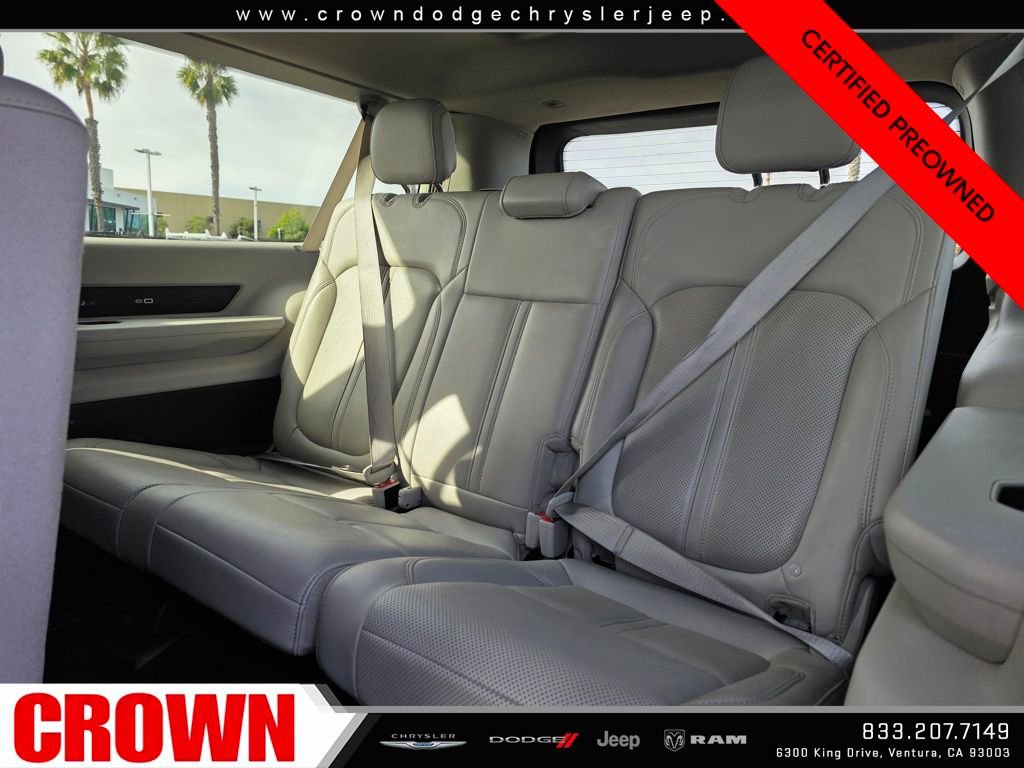 Certified 2024 Jeep Wagoneer L Series II w/ Flexible Seating Group image 19