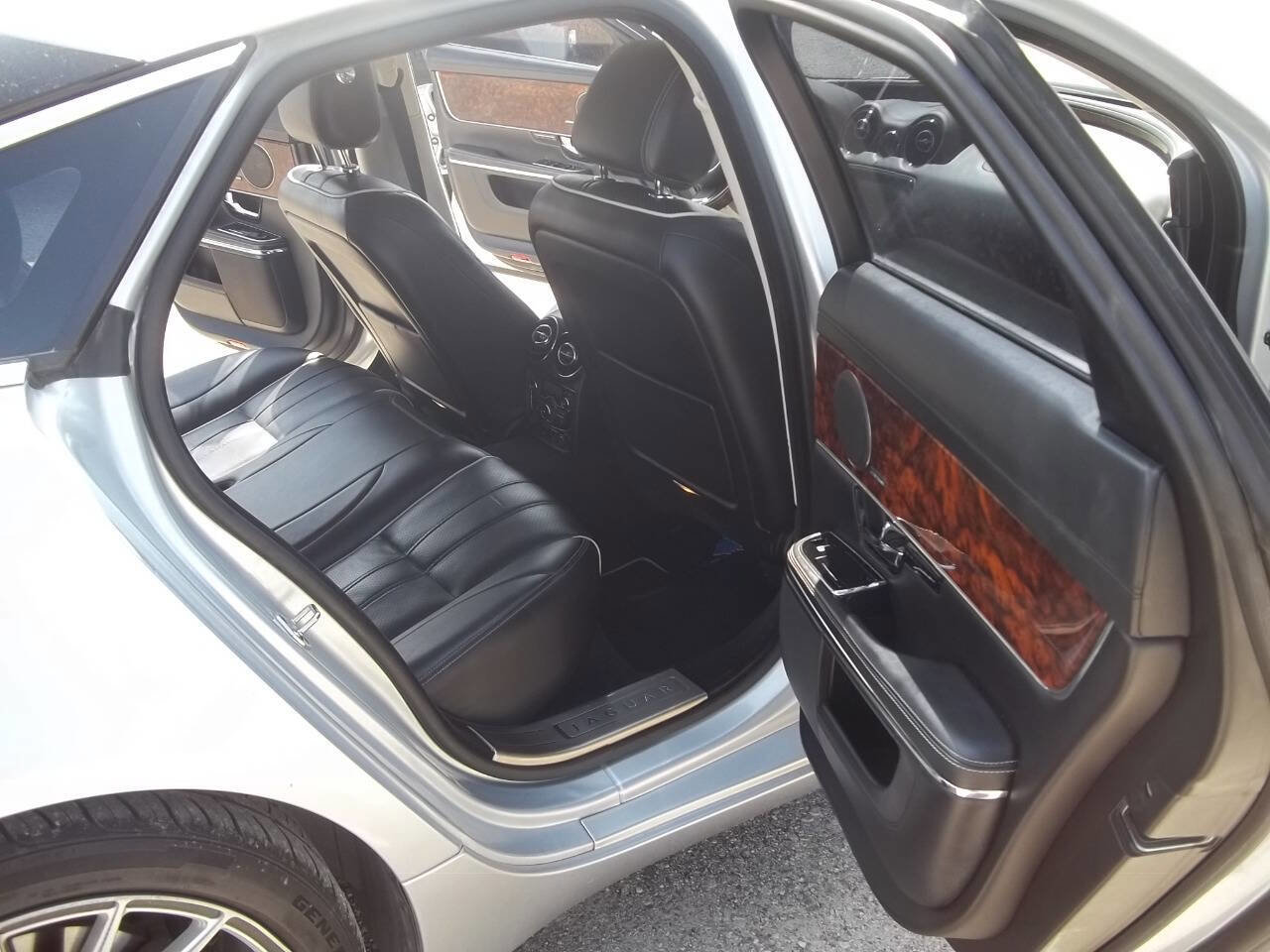 Used 2013 Jaguar XJ Base AWD 4dr Sedan image 12