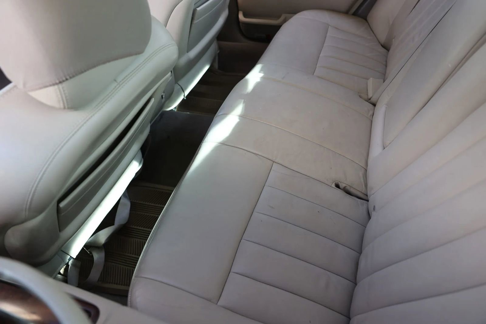 Used 2003 Lincoln Town Car Executive image 14