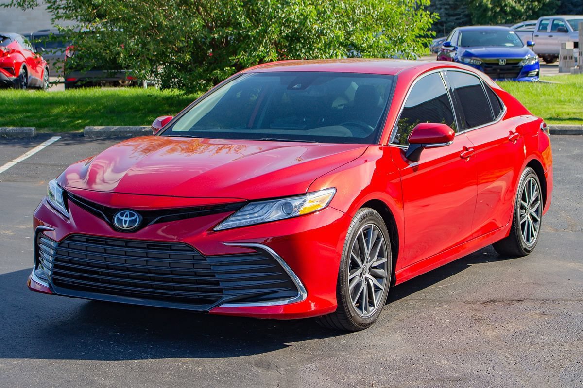 Used 2023 Toyota Camry XLE FWD image 3