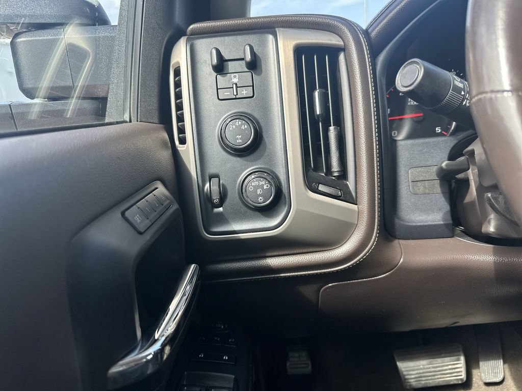 Certified 2015 GMC Sierra 2500 Denali w/ Duramax Plus Package AWD/4WD image 18