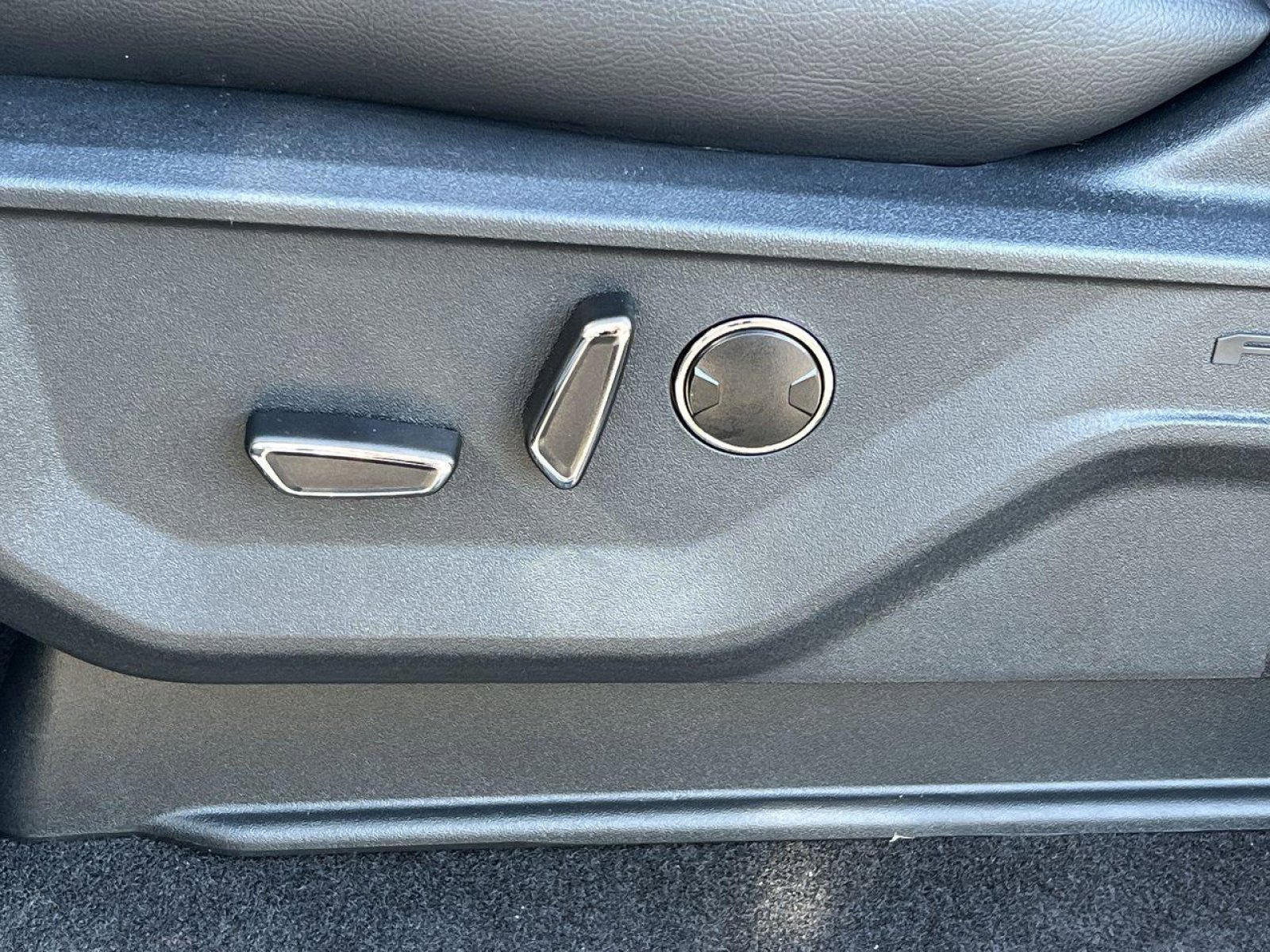 New 2025 Ford F150 Lariat w/ Equipment Group 502A High image 14