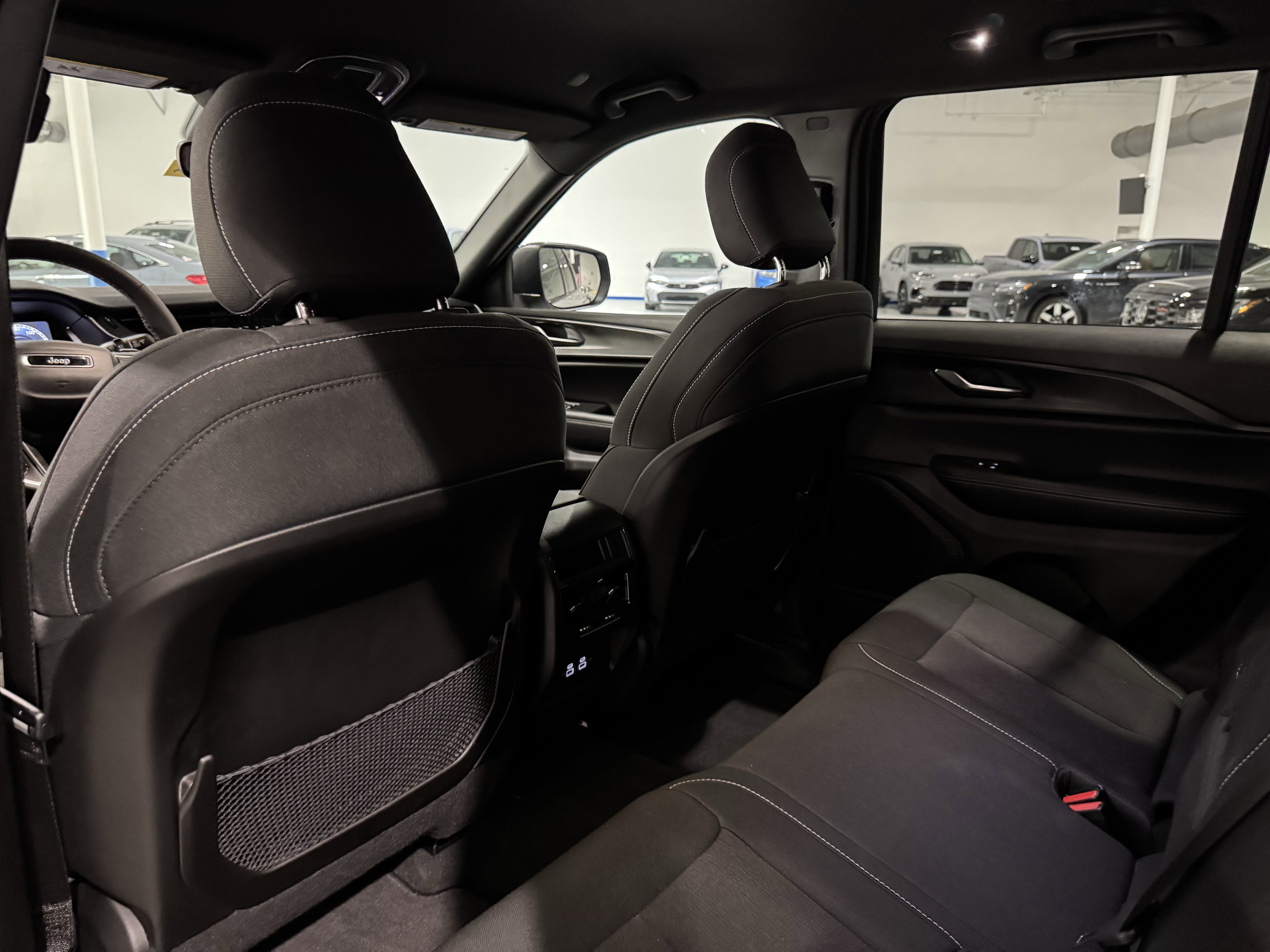 Used 2024 Jeep Grand Cherokee Laredo w/ MOPAR Finishing Package image 32