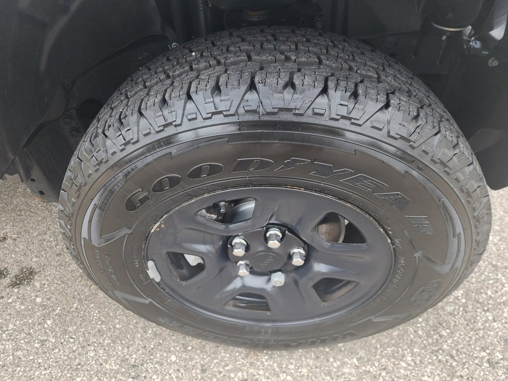 Used 2023 Jeep Wrangler Sport image 38