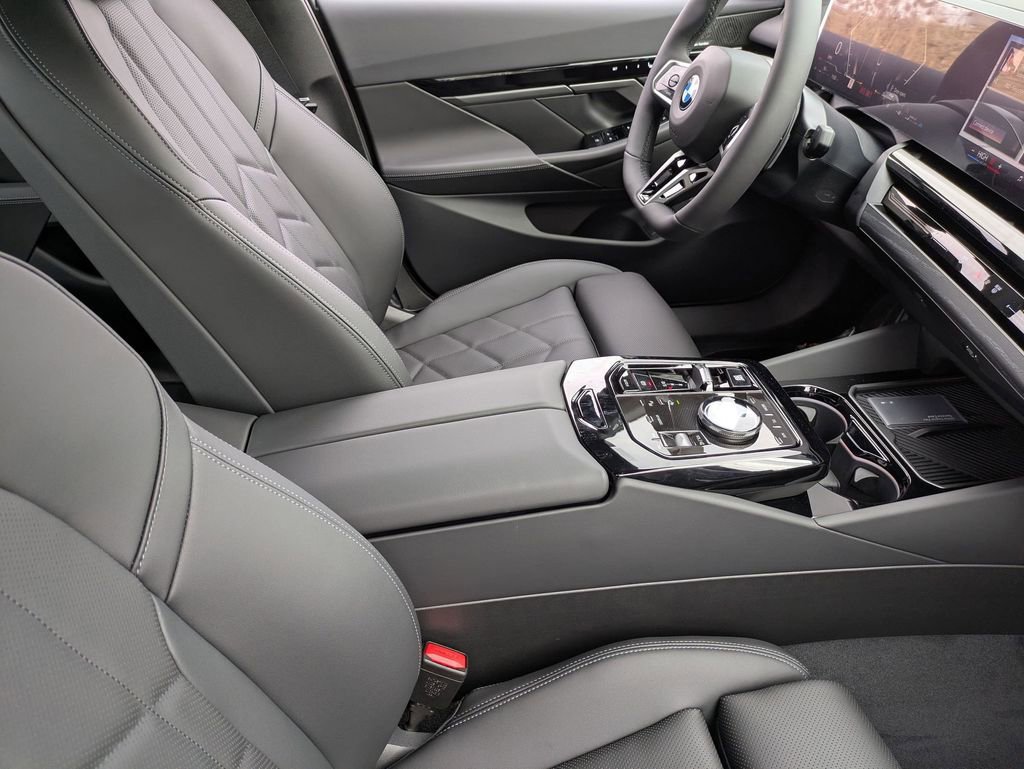 New 2026 BMW 530i xDrive w/ M Sport Package image 36