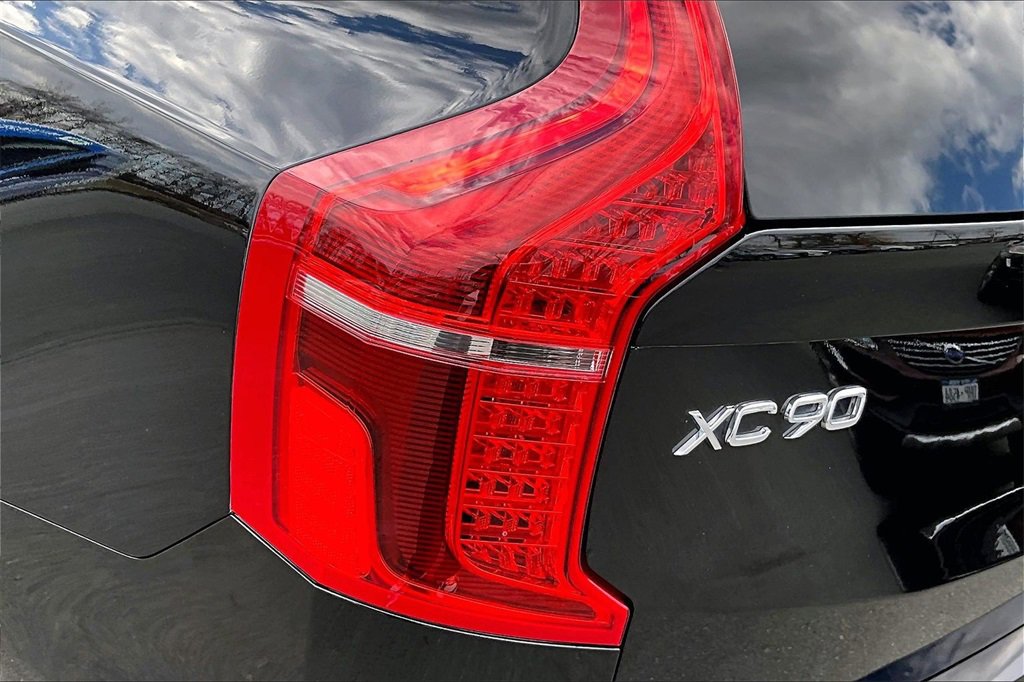 Certified 2023 Volvo XC90 B6 Plus image 22