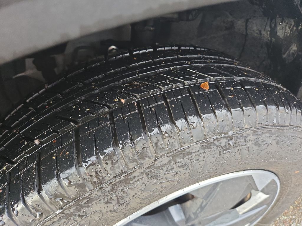 Used 2025 Nissan Rogue SV image 11