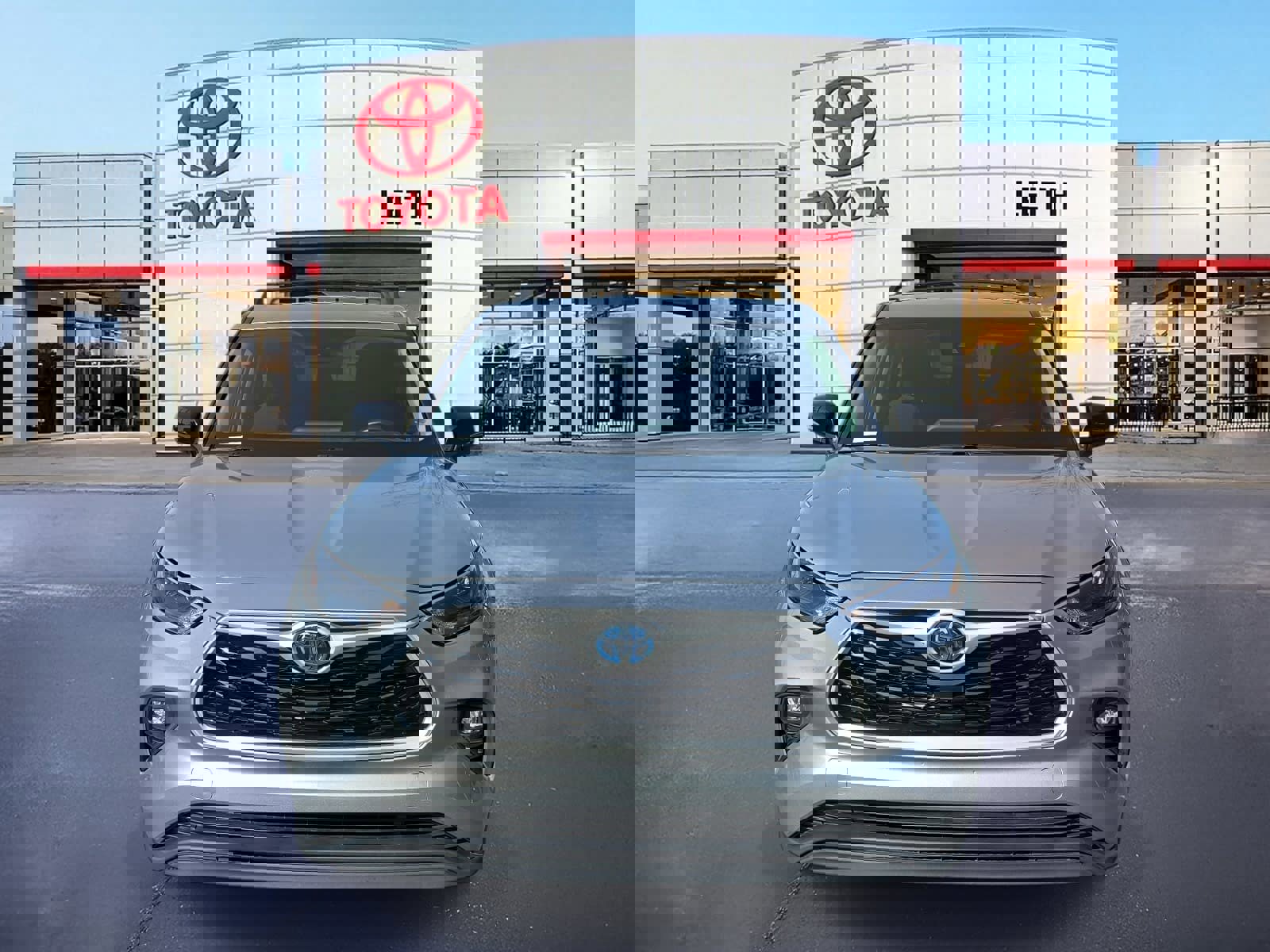 Used 2022 Toyota Highlander LE image 5