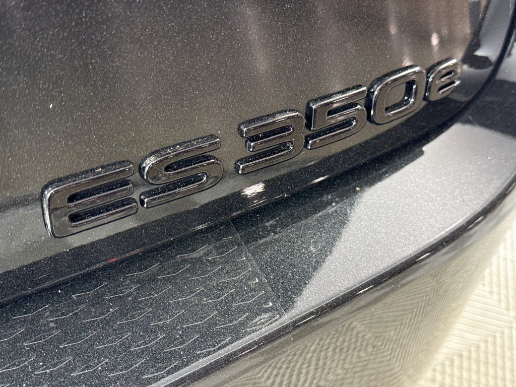 New 2026 Lexus ES 350e w/ Accessory Package (Z2) FWD image 21