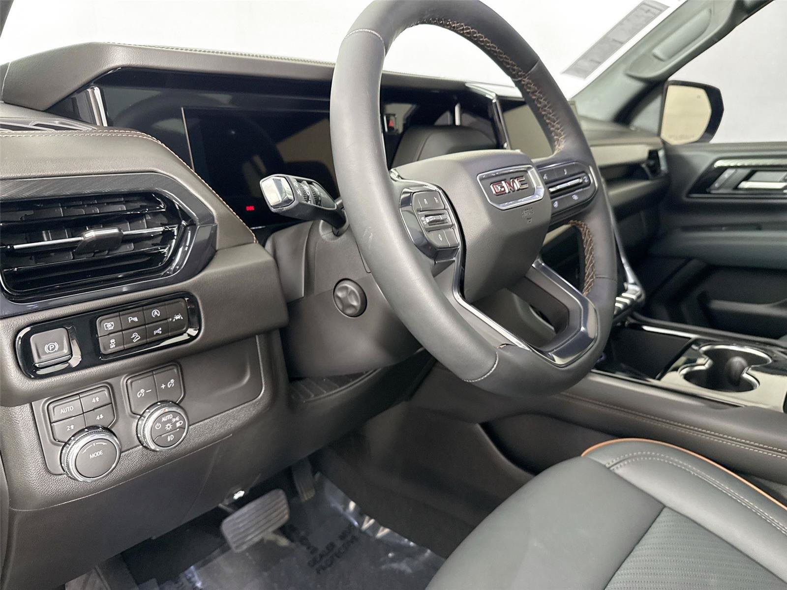 Used 2026 GMC Yukon AT4 AWD/4WD image 8