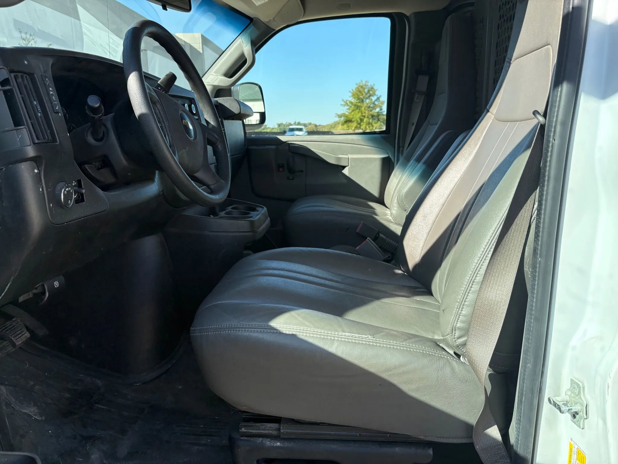 Used 2020 Chevrolet Express 2500 Regular Van 3D w/ Enhanced Convenience Package image 10