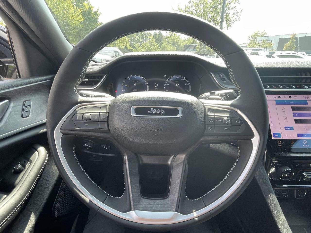 New 2025 Jeep Grand Cherokee L Limited w/ Luxury Tech Group II image 73