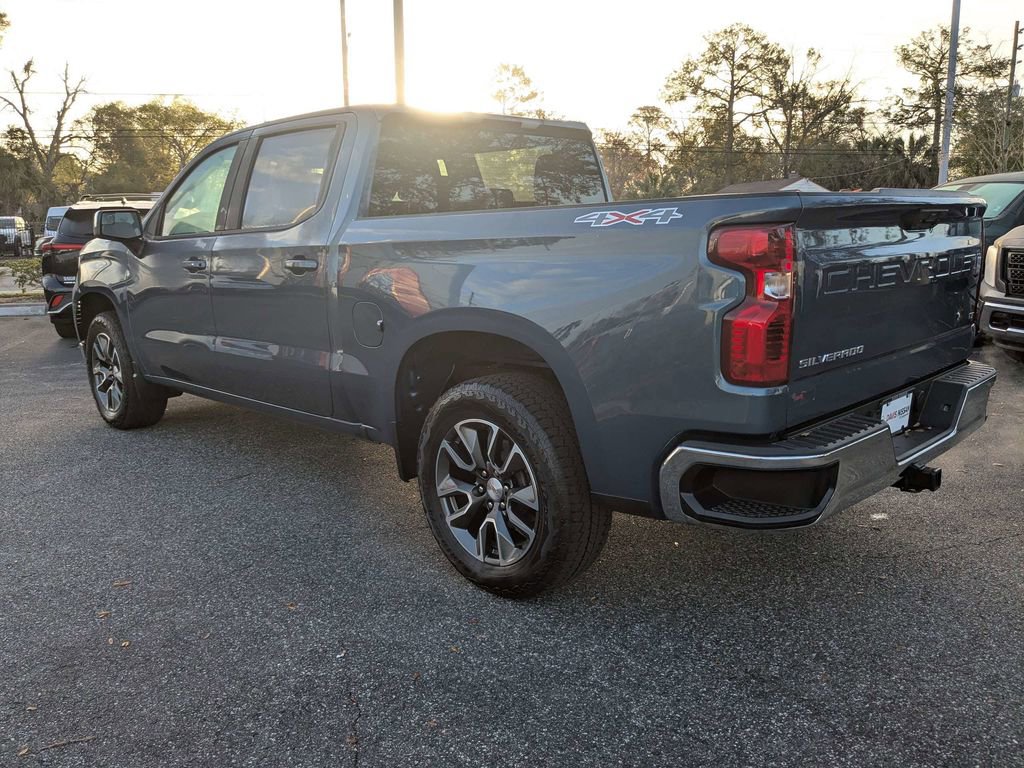 Used 2024 Chevrolet Silverado 1500 LT AWD/4WD image 6