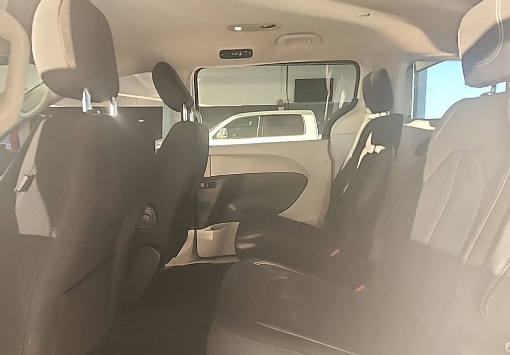 Used 2023 Chrysler Voyager LX image 8