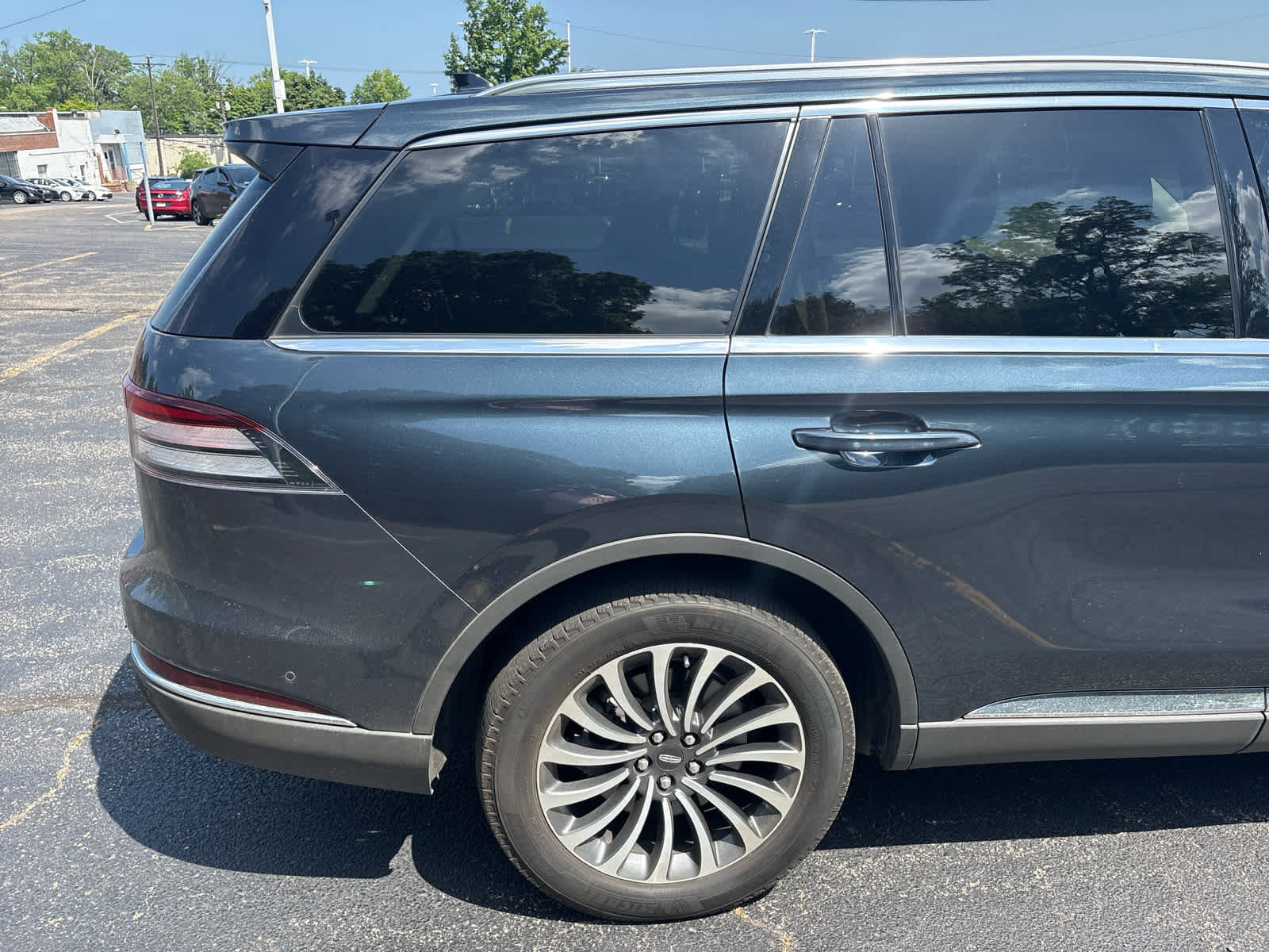 Used 2022 Lincoln Aviator Reserve w/ Equipment Group 201A AWD/4WD image 14