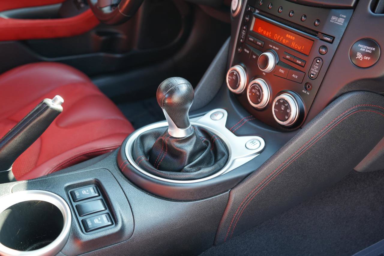 Used 2010 Nissan 370Z Touring w/ Sport Pkg image 59