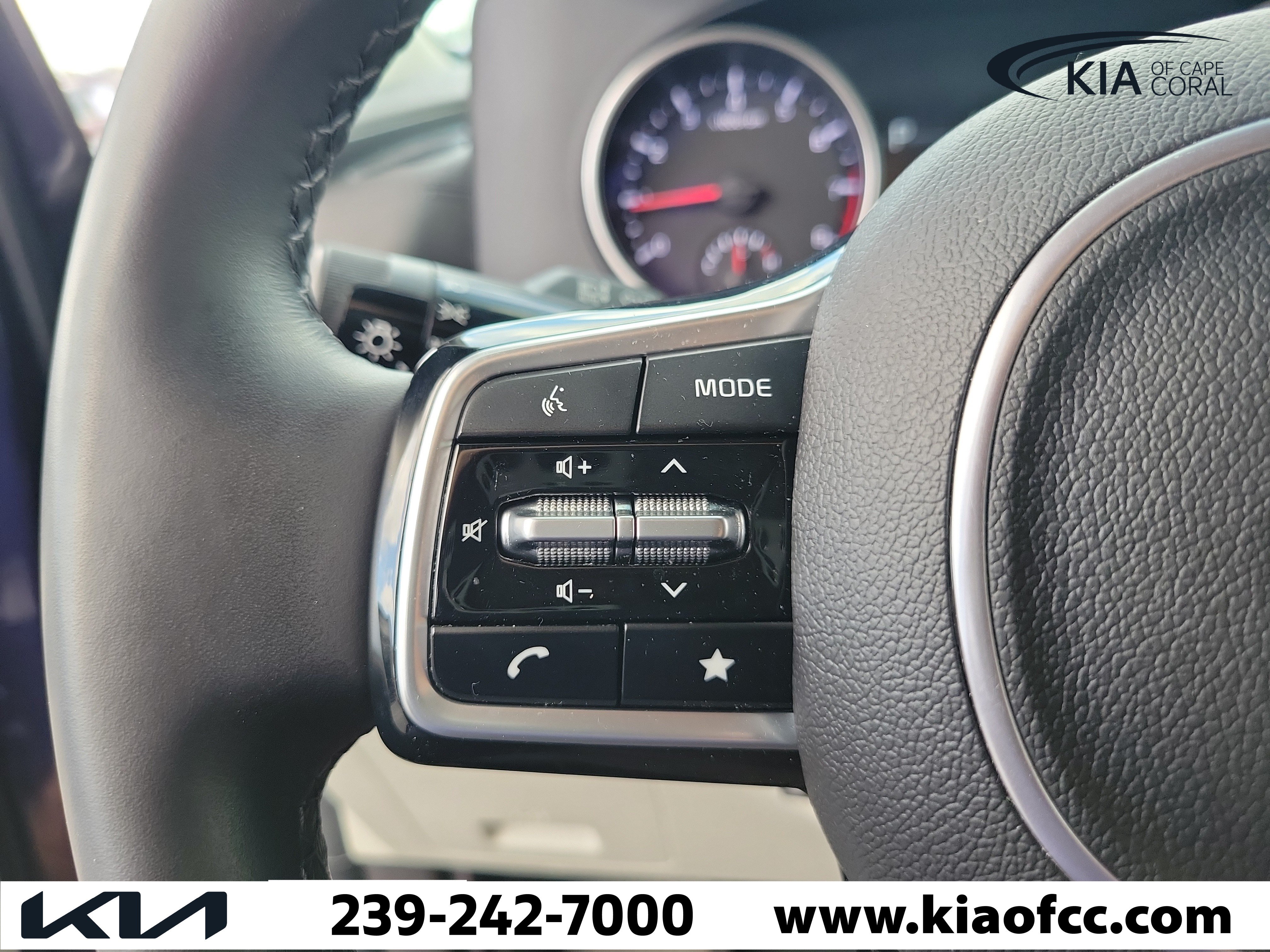 Certified 2023 Kia Carnival LX FWD image 25