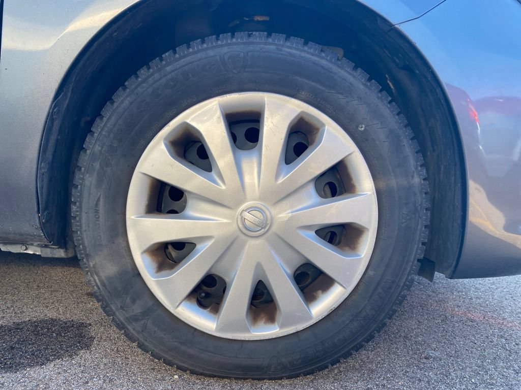 Used 2017 Nissan Versa SV FWD image 4