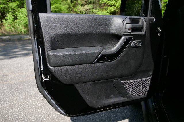 Used 2015 Jeep Wrangler Unlimited Sahara image 18