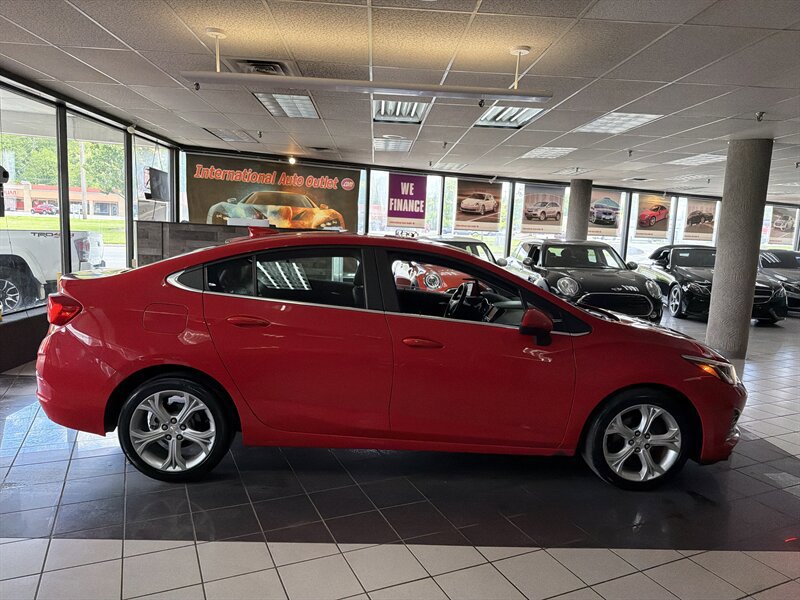 Used 2019 Chevrolet Cruze Premier FWD image 5