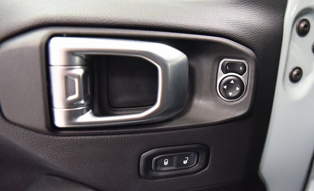 Used 2024 Jeep Wrangler Unlimited Sahara w/ Technology Group image 15