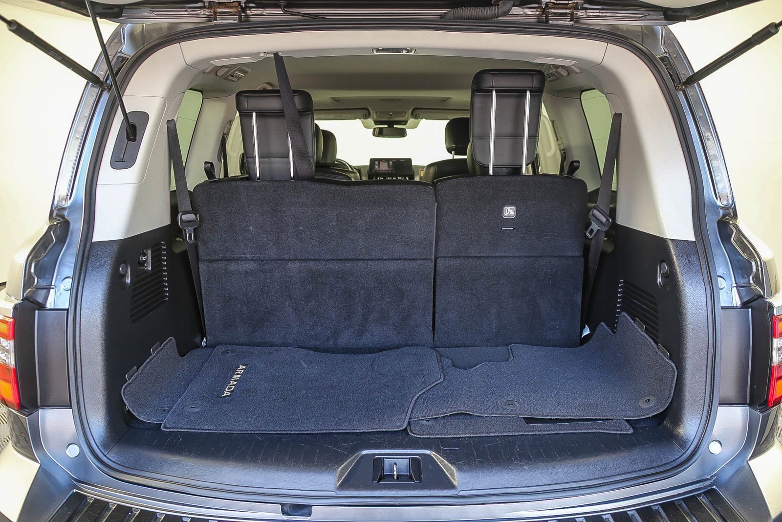 Used 2023 Nissan Armada SL w/ Captain's Chairs Package image 27