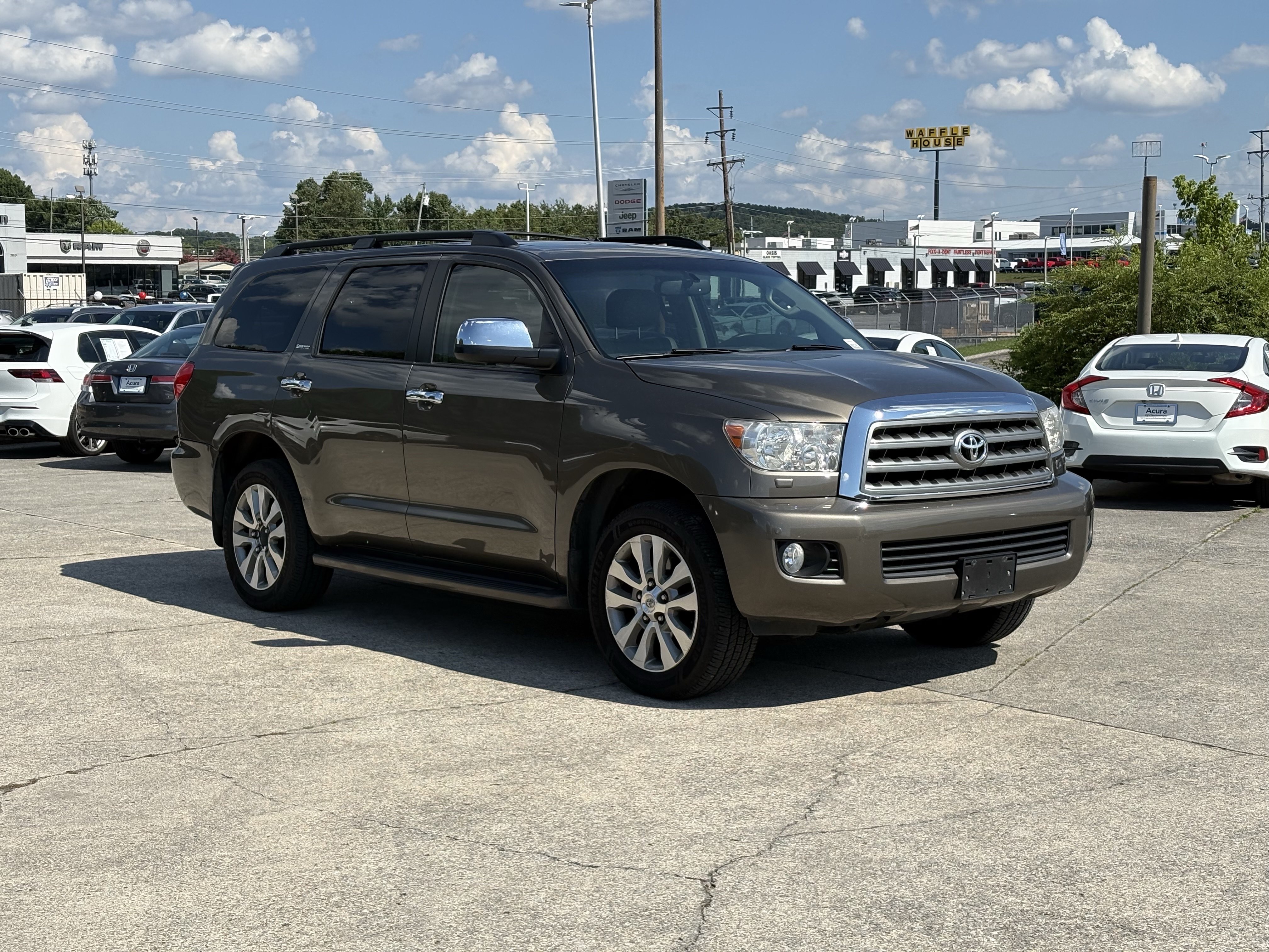 Used 2017 Toyota Sequoia Limited w/ Safety & Convenience Package AWD/4WD image 1