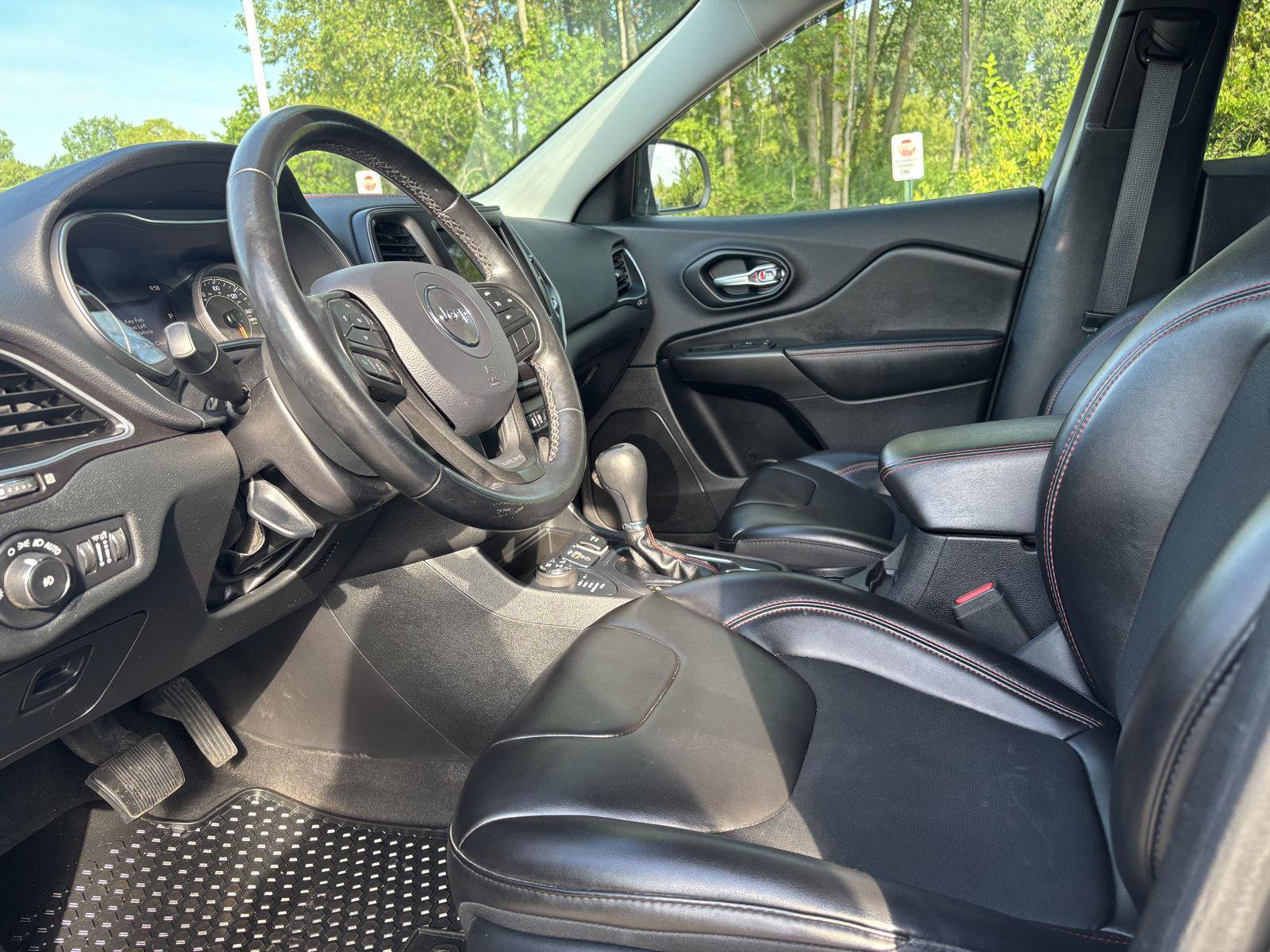 Used 2020 Jeep Cherokee Trailhawk w/ Cold Weather Group AWD/4WD image 17
