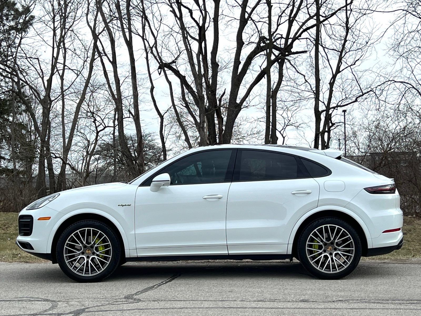 Certified 2023 Porsche Cayenne Platinum Edition image 2