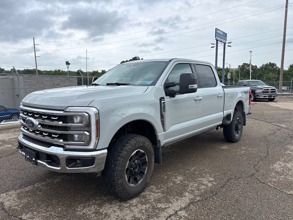 Used 2025 Ford F250 Lariat w/ Lariat Ultimate Package AWD/4WD image 3