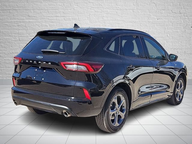 Used 2024 Ford Escape ST-Line w/ Cold Weather Package image 4