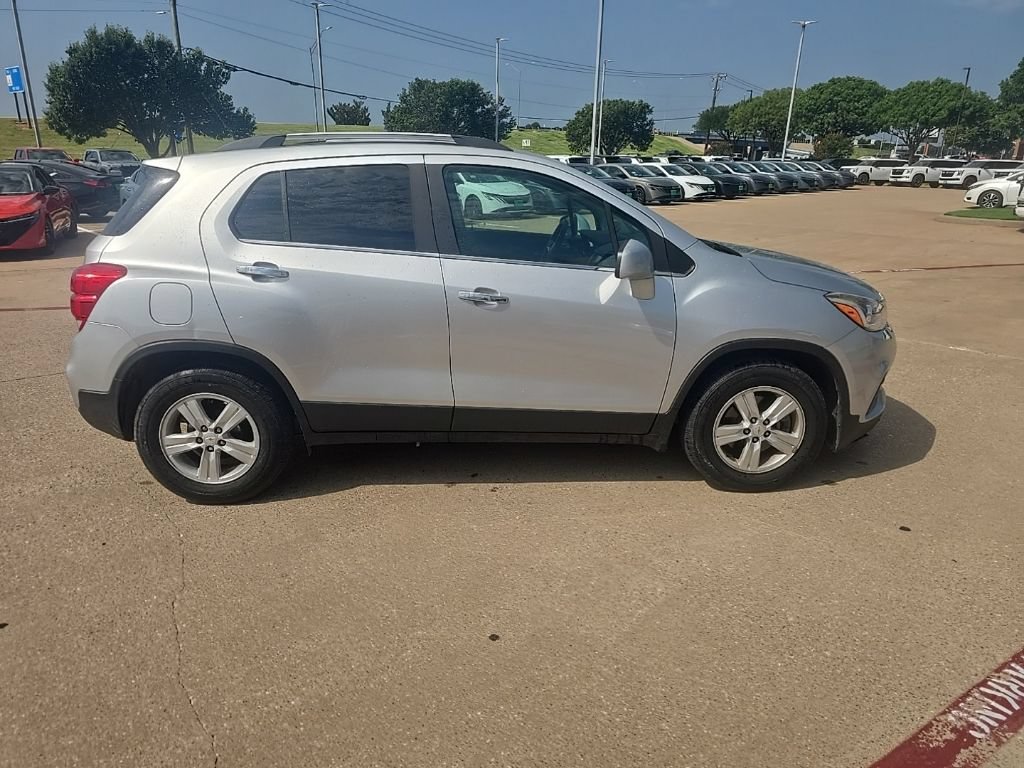 Used 2017 Chevrolet Trax LT w/ LT Convenience Package FWD image 6