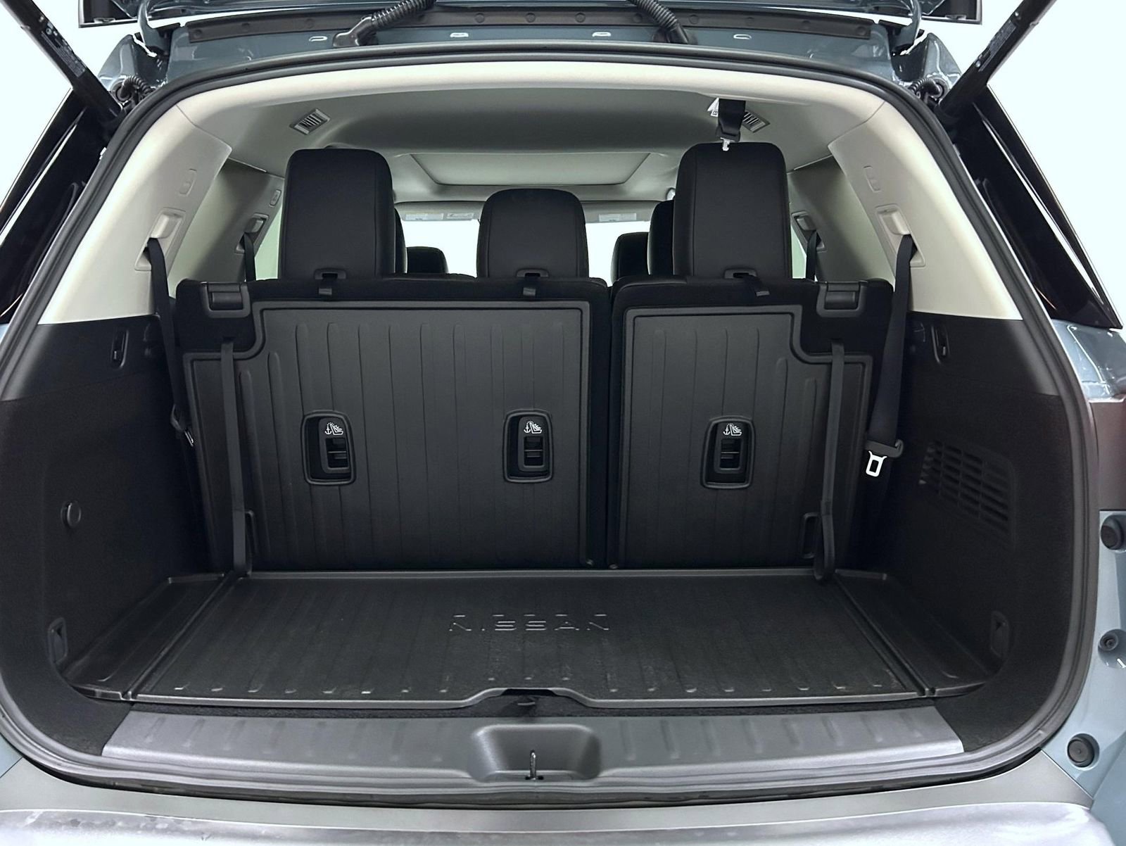 New 2026 Nissan Pathfinder Platinum AWD/4WD image 9