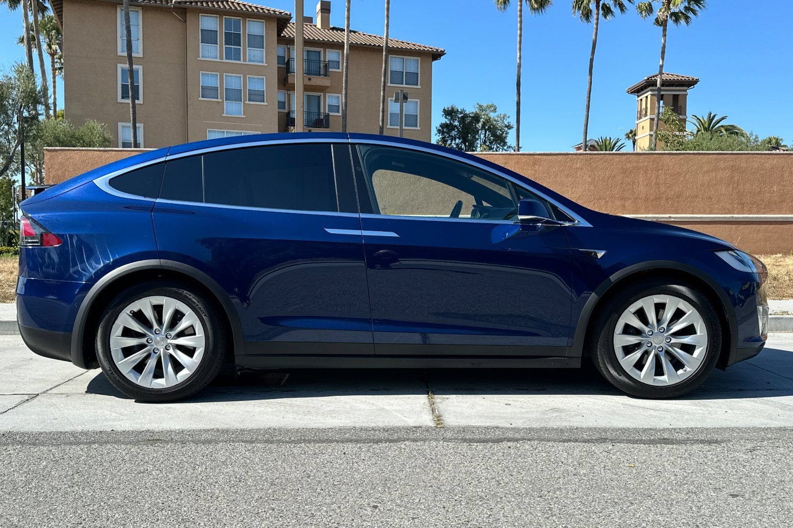 Used 2017 Tesla Model X 100D AWD/4WD image 3
