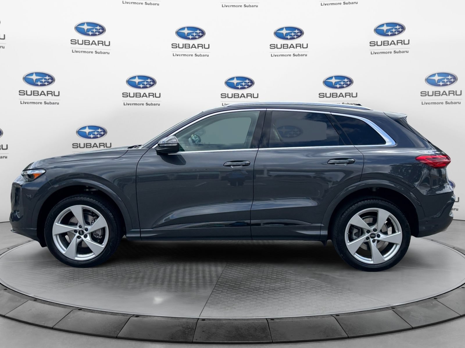 Used 2025 Audi Q5 Premium Plus w/ Premium Plus AWD/4WD image 2