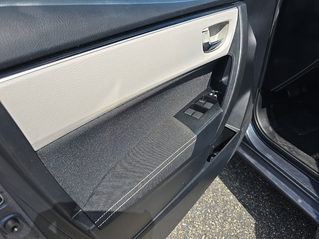 Used 2017 Toyota Corolla LE w/ Carpet Mat Package (TMS) FWD image 20