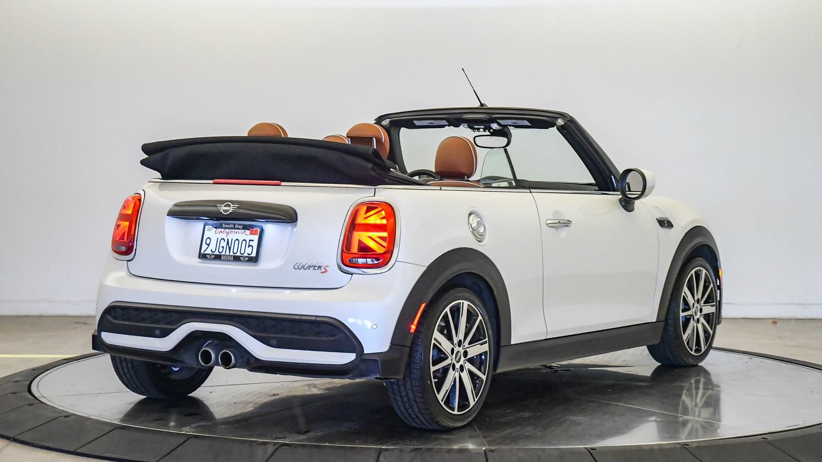 Certified 2024 MINI Cooper S w/ Signature Upholstery Package FWD image 29