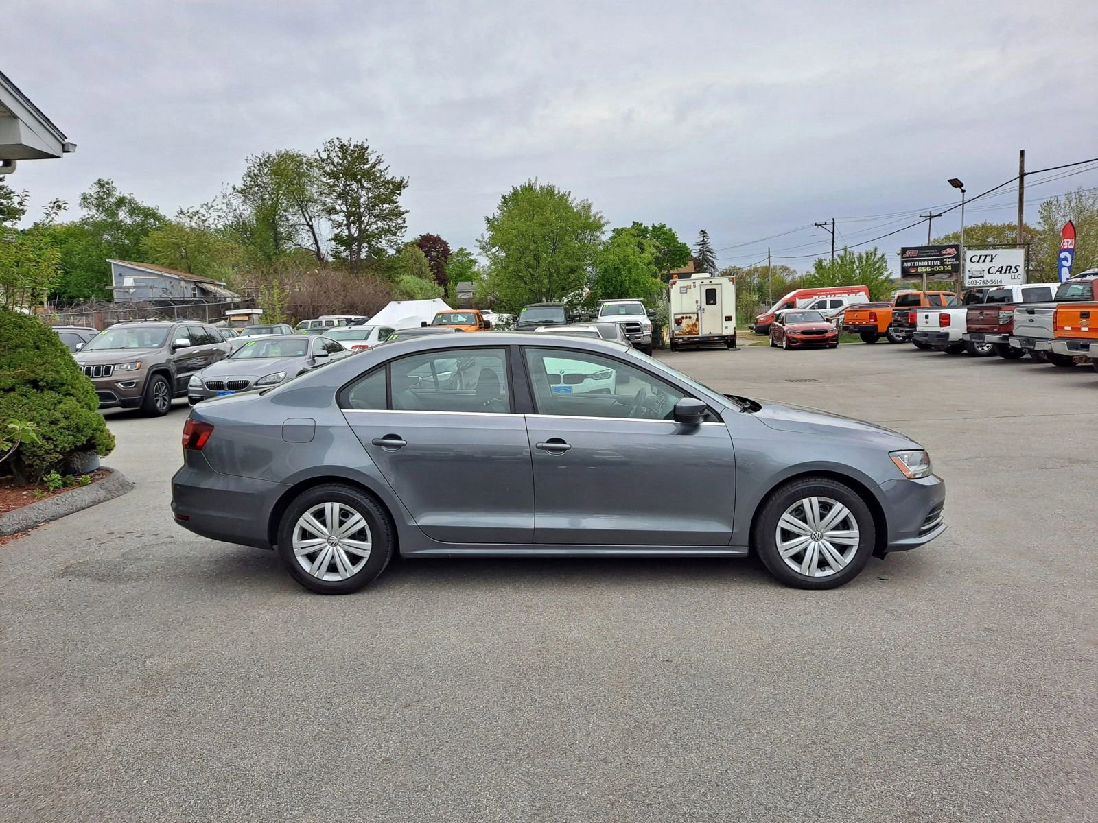 Used 2017 Volkswagen Jetta S w/ Jetta S Cold Weather Package FWD image 4
