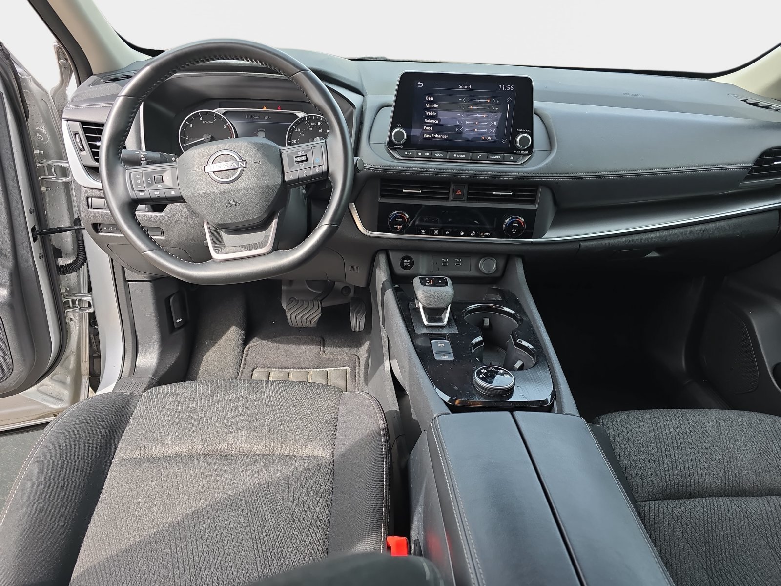 Used 2025 Nissan Rogue SV AWD/4WD image 12