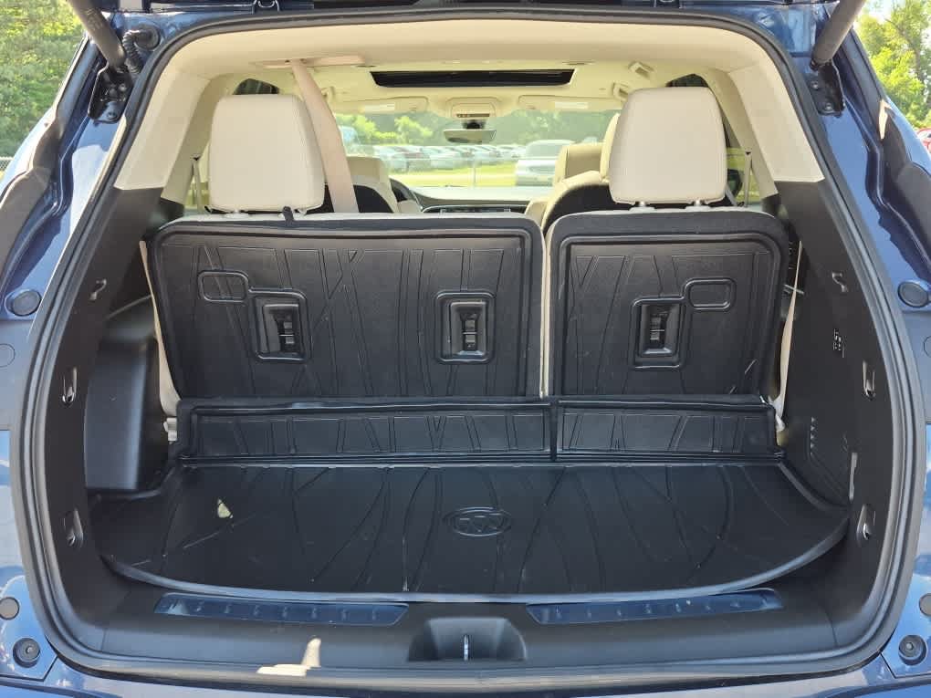 Used 2023 Buick Enclave Avenir w/ Avenir Technology Package AWD/4WD image 25