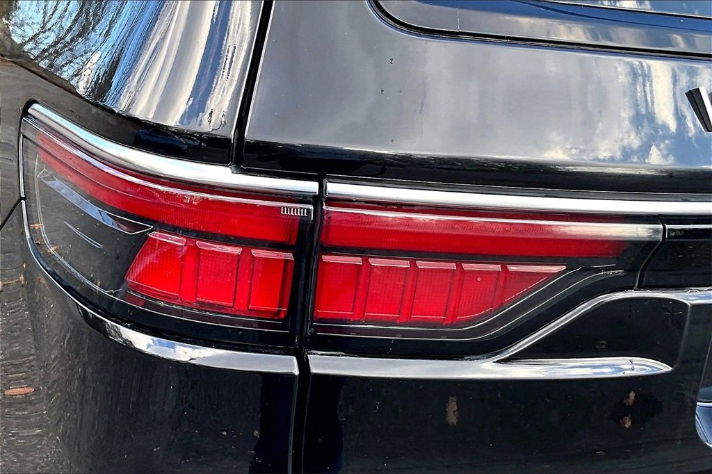 Used 2022 Jeep Wagoneer Series III w/ Flexible Seating Group image 21