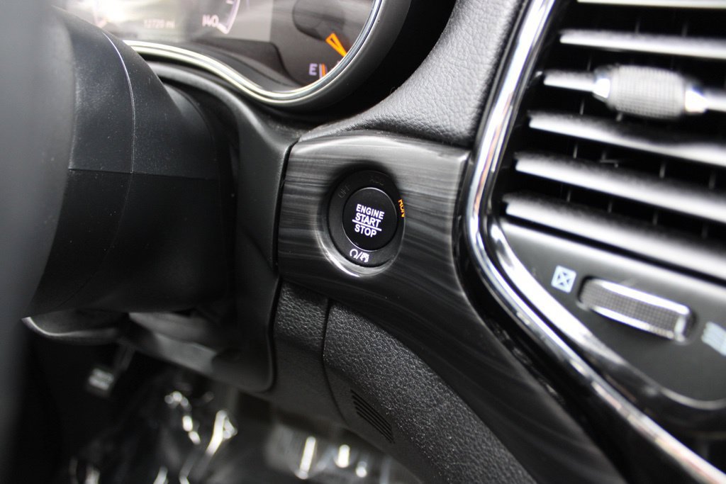 Used 2020 Jeep Grand Cherokee Altitude AWD/4WD image 21