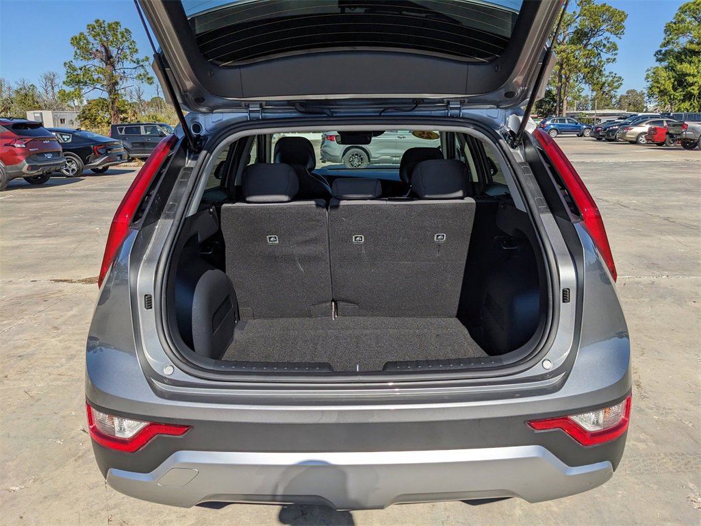 Used 2025 Kia Niro LX image 13