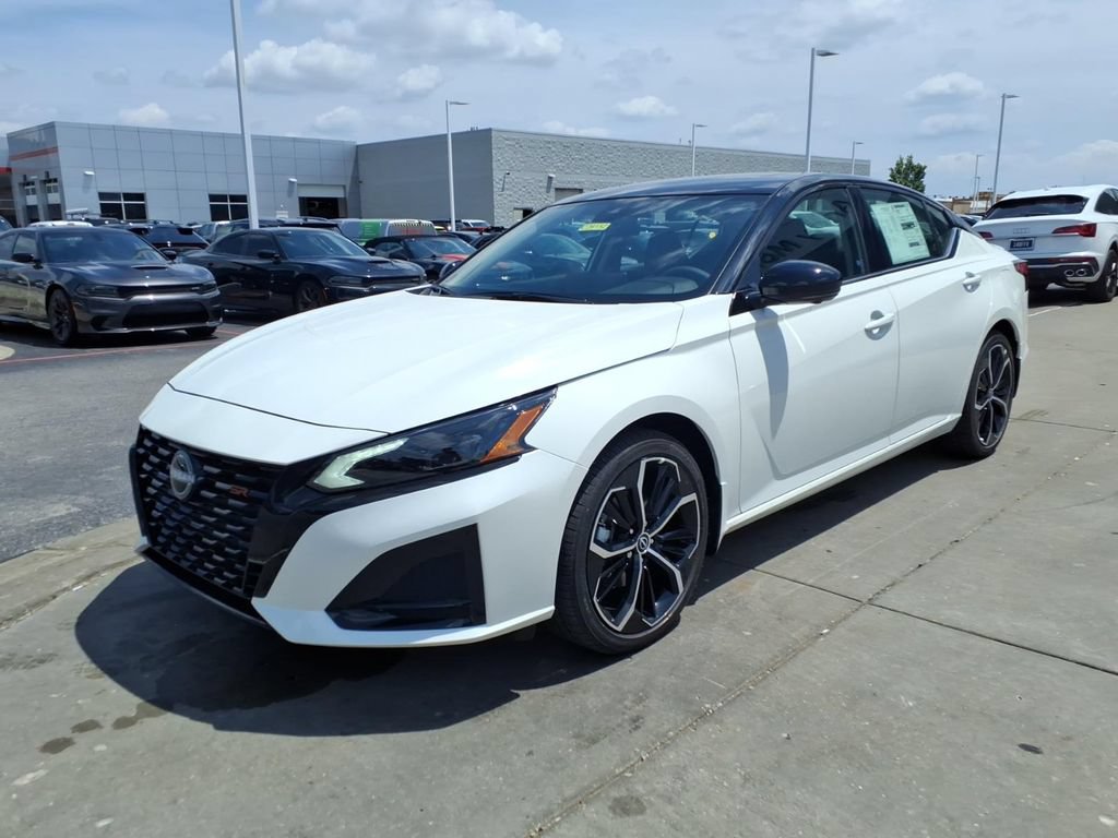 New 2026 Nissan Altima 2.5 SR w/ SR Premium Package FWD image 4
