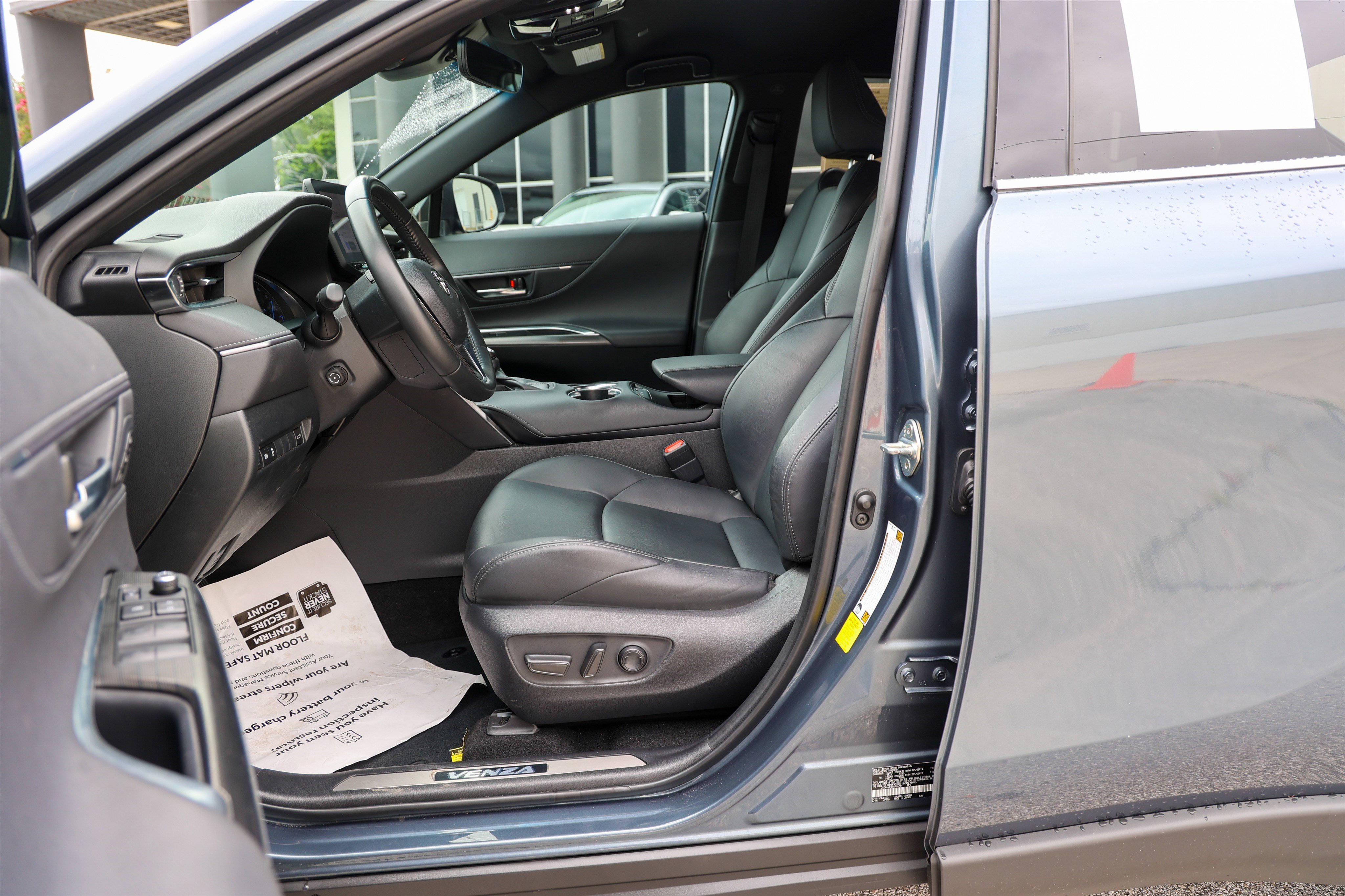 Certified 2024 Toyota Venza XLE AWD/4WD image 27