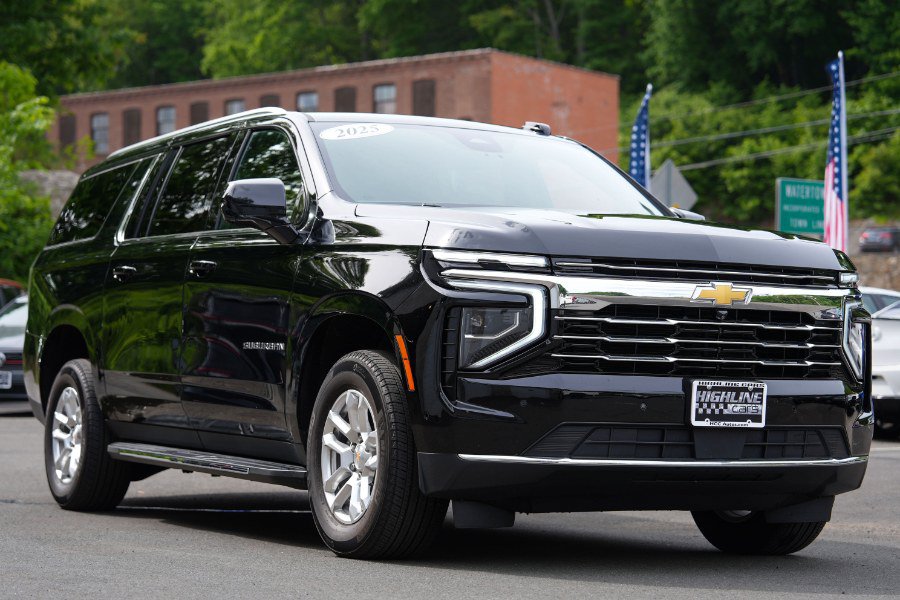 Used 2025 Chevrolet Suburban LT AWD/4WD image 8