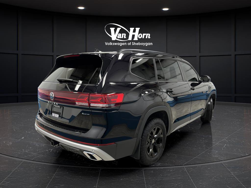 Used 2024 Volkswagen Atlas Peak Edition SEL AWD/4WD image 3