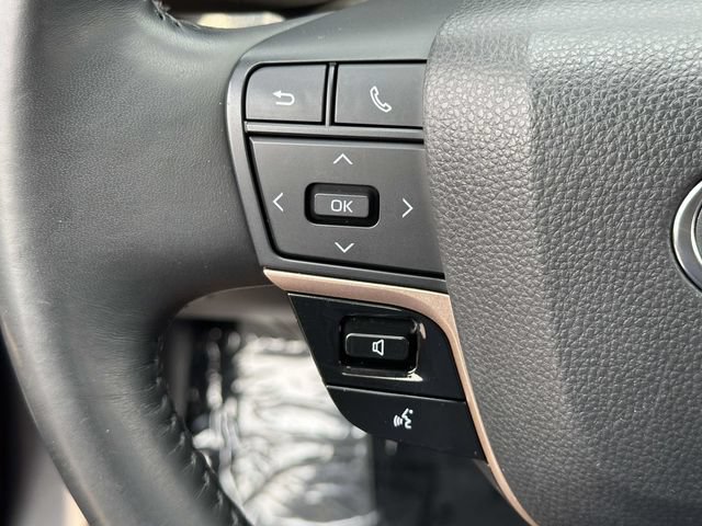 Used 2023 Toyota Crown AWD/4WD image 9