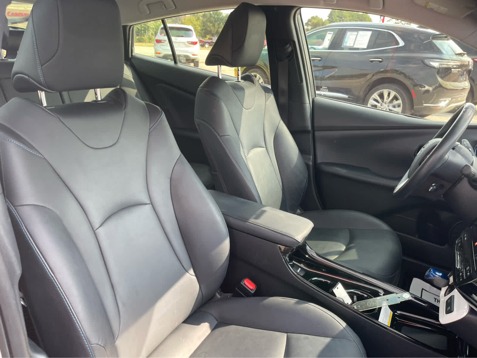 Used 2017 Toyota Prius Four Touring w/ Appearance Package FWD image 27