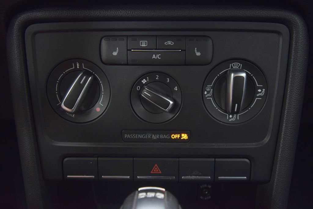 Used 2014 Volkswagen Beetle TDI image 31